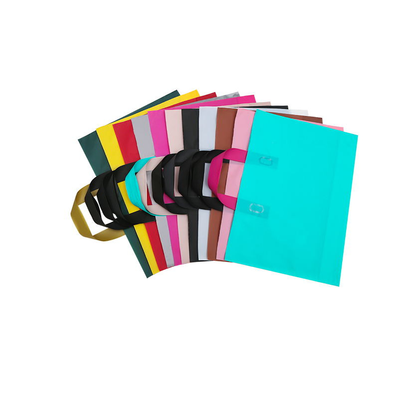 Manufacturers Customized Durable Frosted Plastic Garment Bags Waterproof Handle Promotional Shopping Gift Bags